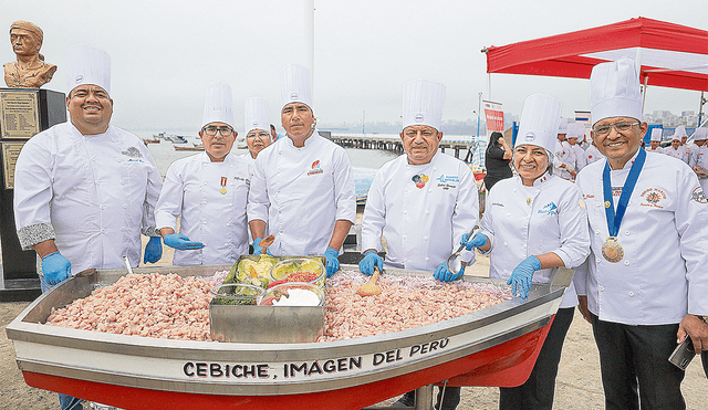 Orgullo. Empresarios, cocineros y pescadores lucieron contentos ante la designación del cebiche como Patrimonio Cultural Inmaterial de la Humanidad. Foto: difusión