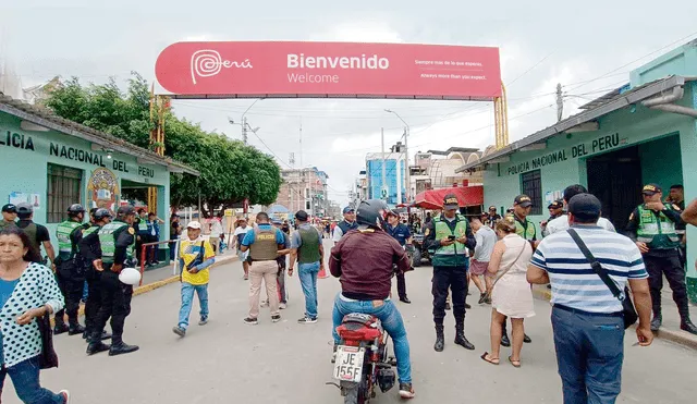 Vigilancia. El control de identidad en la zona de frontera es permanente para evitar que delincuentes ecuatorianos ingresen a territorio peruano. Foto: Maribel Mendo/La República