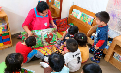 Conocer las distintas etapas del desarrollo infantil ayuda a que los padres sepan qué cambios tendrán sus hijos. Foto: Andina