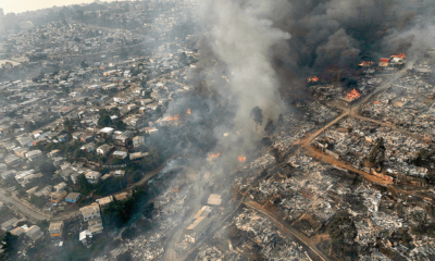 Sin precedentes. Los incendios forestales afectaron sobretodo las zonas de Valparaíso y Viña del Mar. Bomberos, brigadistas y policías se unen para luchar contra el fuego devastador.  Foto: AFP