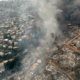 Sin precedentes. Los incendios forestales afectaron sobretodo las zonas de Valparaíso y Viña del Mar. Bomberos, brigadistas y policías se unen para luchar contra el fuego devastador.  Foto: AFP