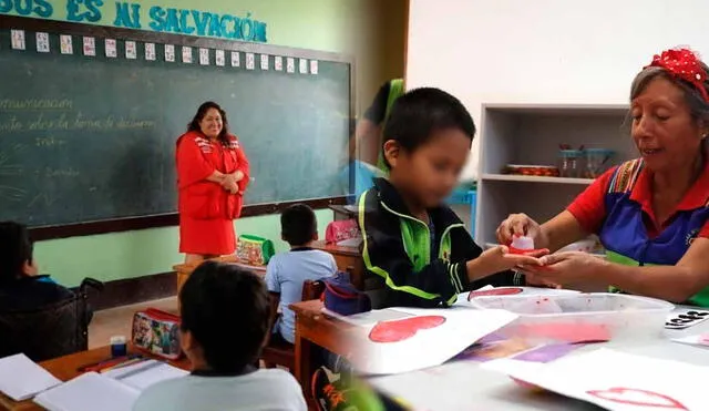 La ministra de Educación, Miriam Ponce, distribuirá materiales educativos en los colegios, previo al inicio de clases escolares. Foto: composición LR/Andina