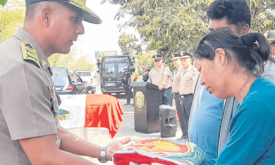 La Policía hizo entrega del Pabellón Nacional a los familiares del difunto oficial. Foto difusión