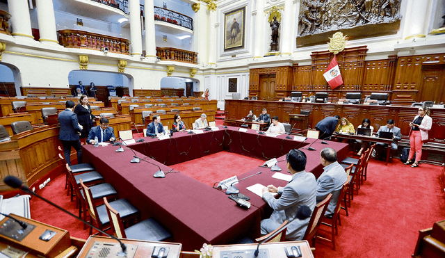 Contra el país. Cada sesión que realiza la Comisión de Constitución del Congreso, bajo la presidencia de Fuerza Popular, es básicamente para aprobar contrarreformas en desmedro del país. Foto: difusión