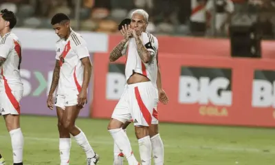 A festejar. Paolo Guerrero se reconcilió con las redes tras celebrar su gol número cuarenta con la selección. El delantero de Vallejo volvió a anotar con la Bicolor después de cinco años. Foto: Luis Jiménez / La República