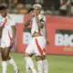 A festejar. Paolo Guerrero se reconcilió con las redes tras celebrar su gol número cuarenta con la selección. El delantero de Vallejo volvió a anotar con la Bicolor después de cinco años. Foto: Luis Jiménez / La República