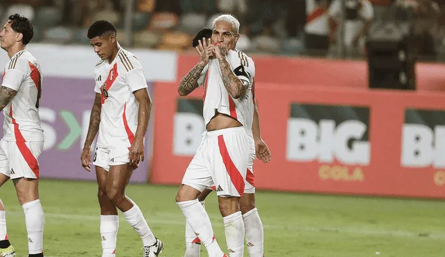 A festejar. Paolo Guerrero se reconcilió con las redes tras celebrar su gol número cuarenta con la selección. El delantero de Vallejo volvió a anotar con la Bicolor después de cinco años. Foto: Luis Jiménez / La República