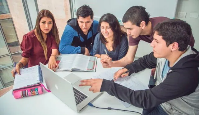 Titular del MTPE instó a los jóvenes a pensar en carreras técnicas como una buena opción. Foto: Andina