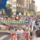 A toda voz. Manifestantes que llegaron desde los conos de Lima exclamaron duras frases contra la presidenta Dina Boluarte y el Congreso de la República. Foto: Kevin García / Urpi-La República.