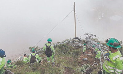 Ataques. Así quedaron las torres tras el ataque. Los mineros exponen también sus vidas. Foto: difusión.