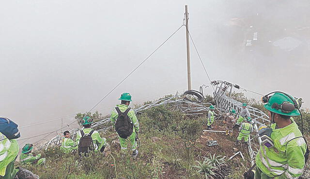 Ataques. Así quedaron las torres tras el ataque. Los mineros exponen también sus vidas. Foto: difusión.