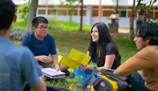 Minedu ofrece becas a través del Pronabec y diversos programas. Foto: Andina