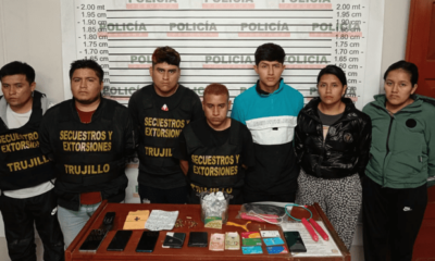 A estos delincuentes se les decomisó una moto y varias pistolas. Foto: PNP