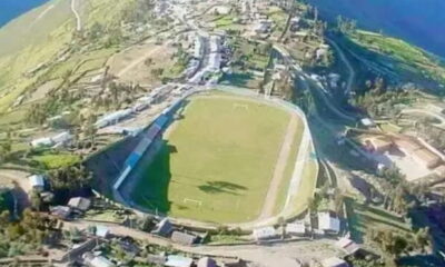 El estadio del centro poblado de Oxapata luce imponente en medio de un hermoso paisaje. Foto: Facebook.