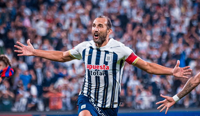 Hernán Barcos anotó su primer gol con Alianza Lima en la Libertadores 2024. Foto: AFP.