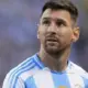 Lionel Messi presentó problemas en el aductor en los primeros minutos del partido contra Chile. Foto: AFP