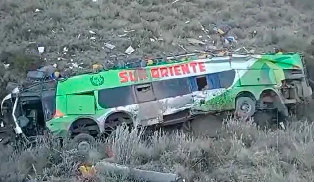 El vehículo que sufrió un accidente en Arequipa se dirigía a Juliaca, Puno. Foto: captura Canal N