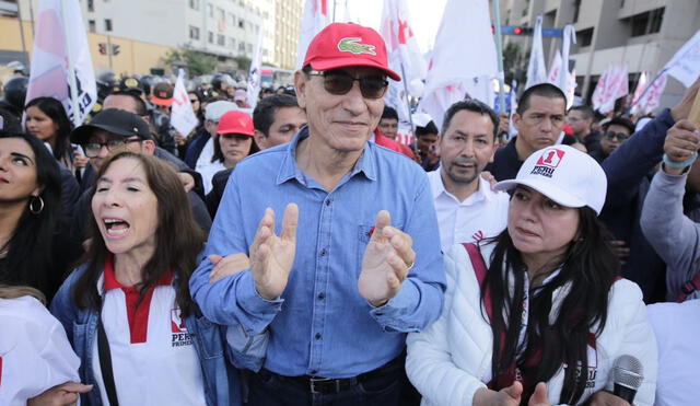 Martín Vizcarra criticó las medidas actuales del gobierno, comparándolas con intentar curar un cáncer con simples mejoras. Foto: John Reyes / La República