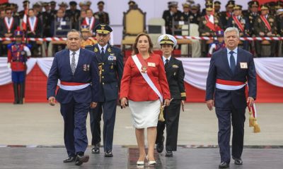 Dina Boluarte en la ceremonia por el Día de las Fuerzas Armadas. Foto: Presidencial