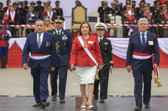 Dina Boluarte en la ceremonia por el Día de las Fuerzas Armadas. Foto: Presidencial